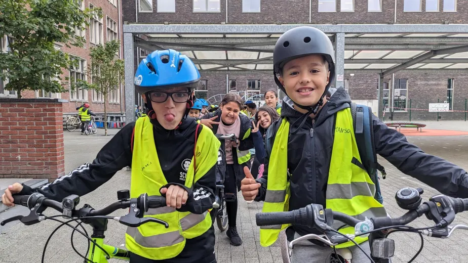 met-de-fiets-naar-school